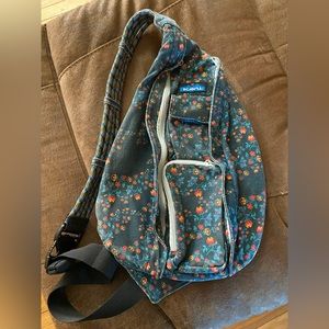 Kavu floral sling rope bag